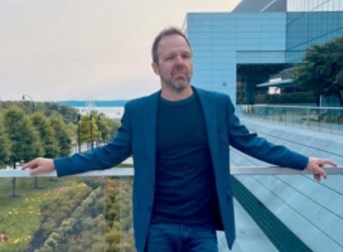 QUAYSIDE @ NITE WITH SHORTCUT SUNNY