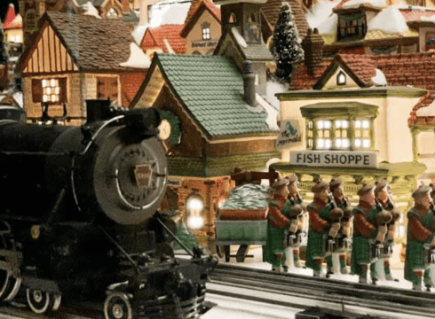 HOLIDAY TRAINS OPEN