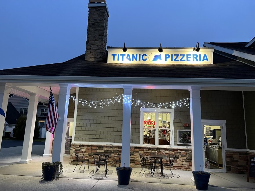 Titanic Pizzeria