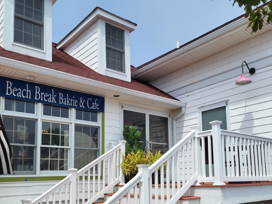 Beach Break Bakrie & Cafe