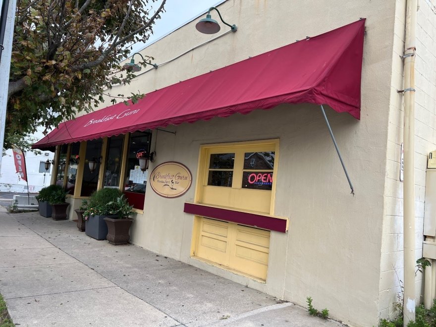 Breakfast Guru Restaurant & Bar
