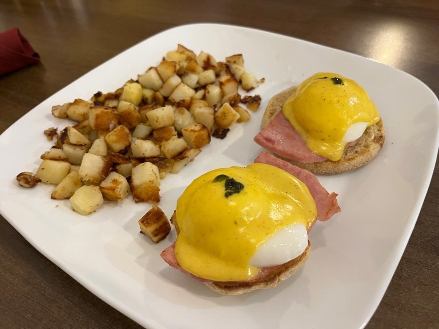 Breakfast Guru Restaurant & Bar
