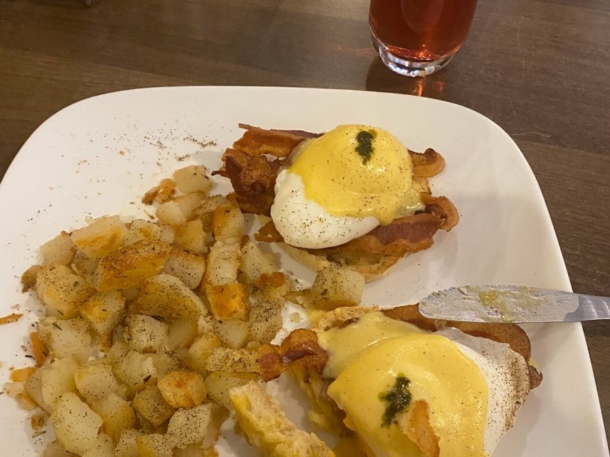Breakfast Guru Restaurant & Bar