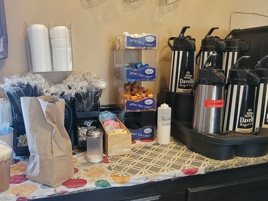 Davellis Bagel Cafe