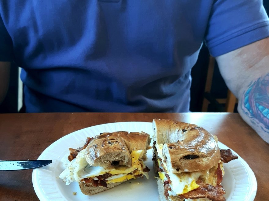 Davellis Bagel Cafe