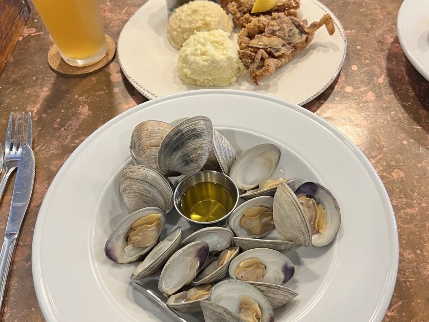 Fins Fish House & Raw Bar