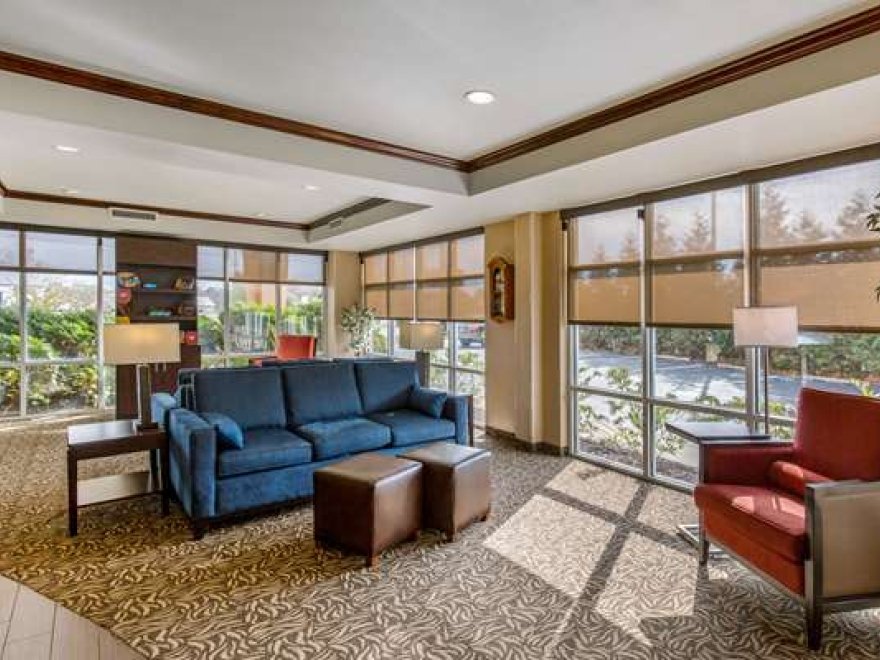 Comfort Suites