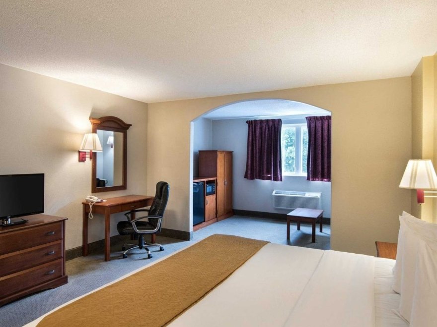Days Inn & Suites by Wyndham Rehoboth Beach / Dewey