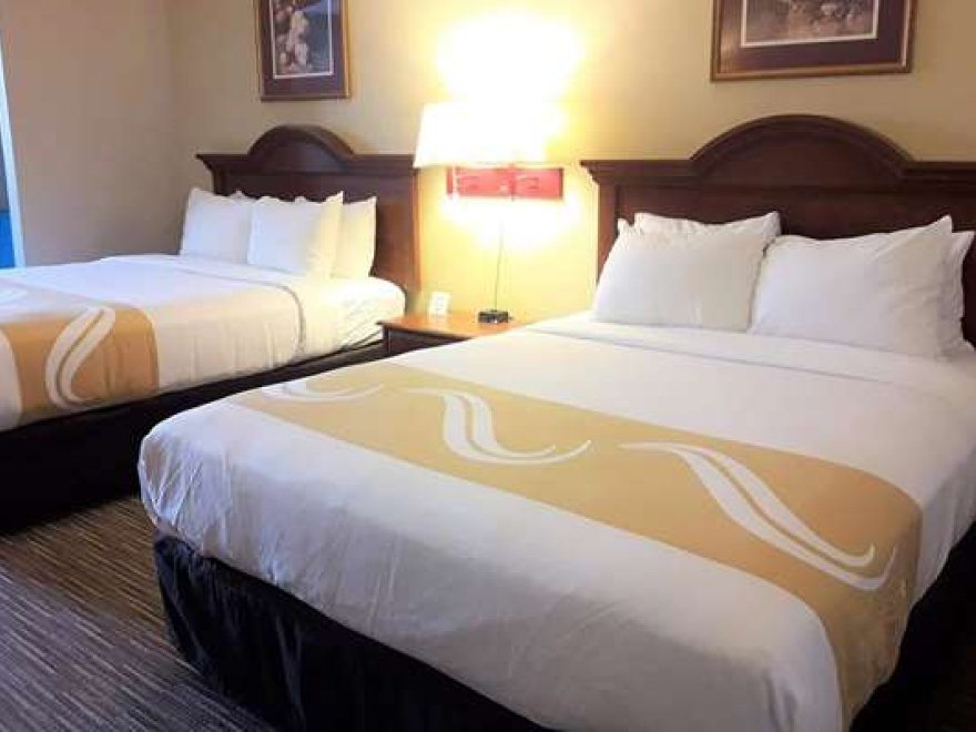Days Inn & Suites by Wyndham Rehoboth Beach / Dewey