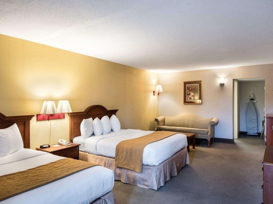 Days Inn & Suites by Wyndham Rehoboth Beach / Dewey
